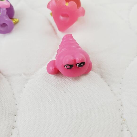 Hatchimals Lot Of 24 Assorted Colorful Mini Figures Sparkle Glitter Wings Moose - Picture 4 of 9